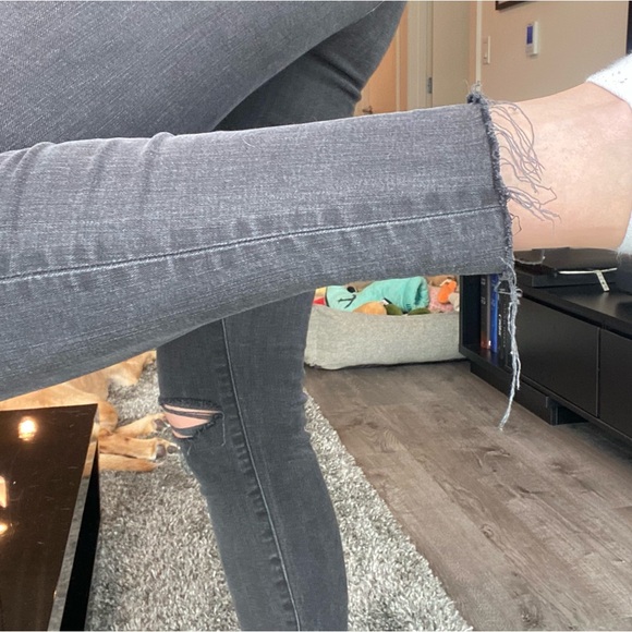 Madewell Black 9” High-Rise Skinny Ripped Jeans - Picture 4 of 7